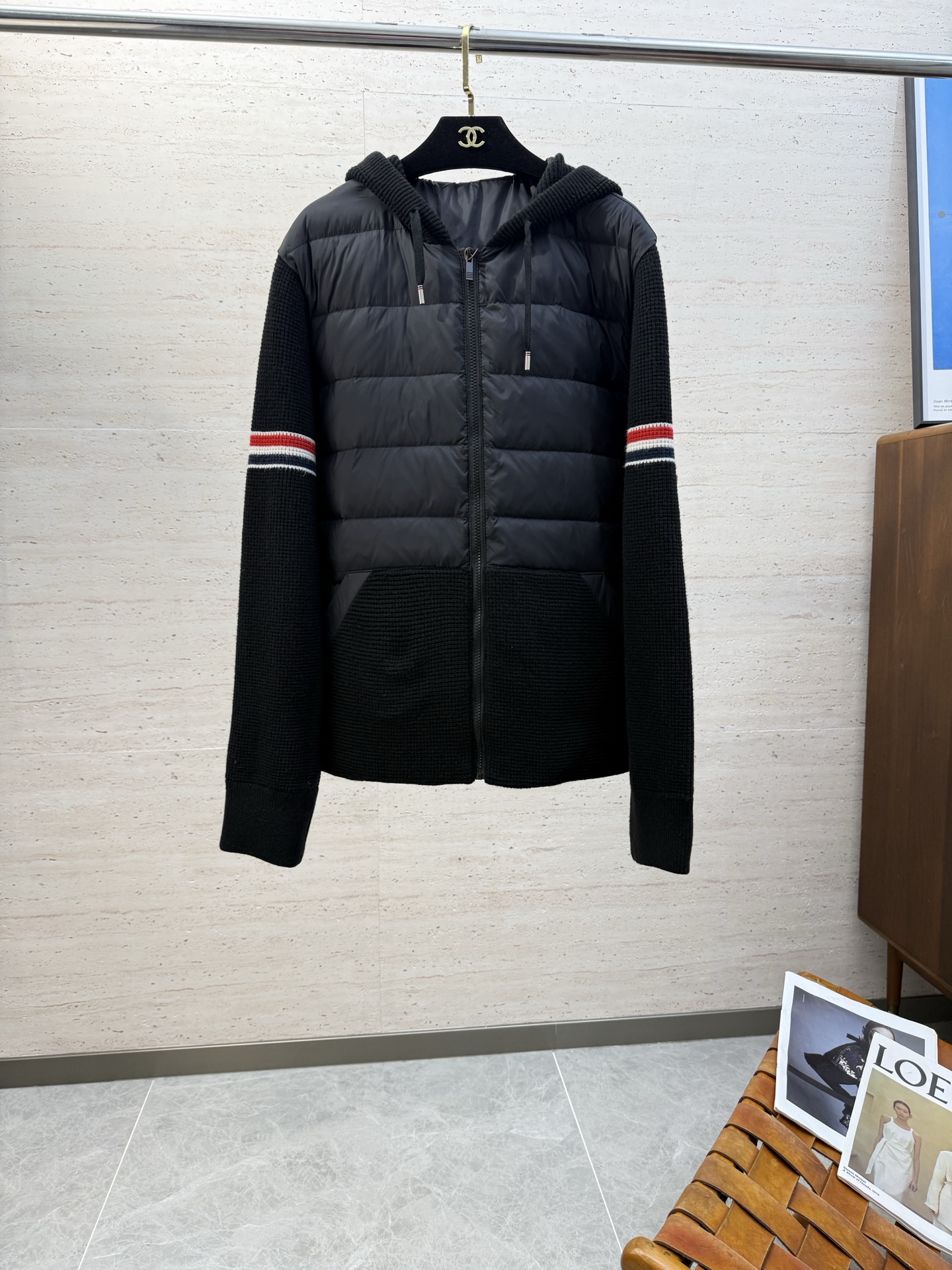 NO:653222,TB25S autumn and winter outdoor casual hooded jacket... Outdoor waterproof and windproof down jacket, waterproof fabric with waterproof zipper, not only has unrivaled quality, but is filled with high-quality 90 white duck down, the amount of down is extremely high... and the shape is very in place, the upper body is quite good-looking. There are many highlights in the details, the placket pockets are original zippers, and the waterproof and warm performance is excellent!  Size M-3XL,,jackets & coats,down jacket,hats,alexander wang19860909TB25S秋冬户外休闲连帽夹克羽绒服…… 户外防水防风羽绒服,防水面料搭配防水拉链,不仅品质无敌,内充优质90白鸭绒,充绒量极高…………而且版型非常的到位,上身相当的好看 细节的亮点非常多,门襟口袋 原版拉链,防水保暖性能极佳！码数M-3XL,,jackets & coats,down jacket,hats,alexander wang,Men's clothing