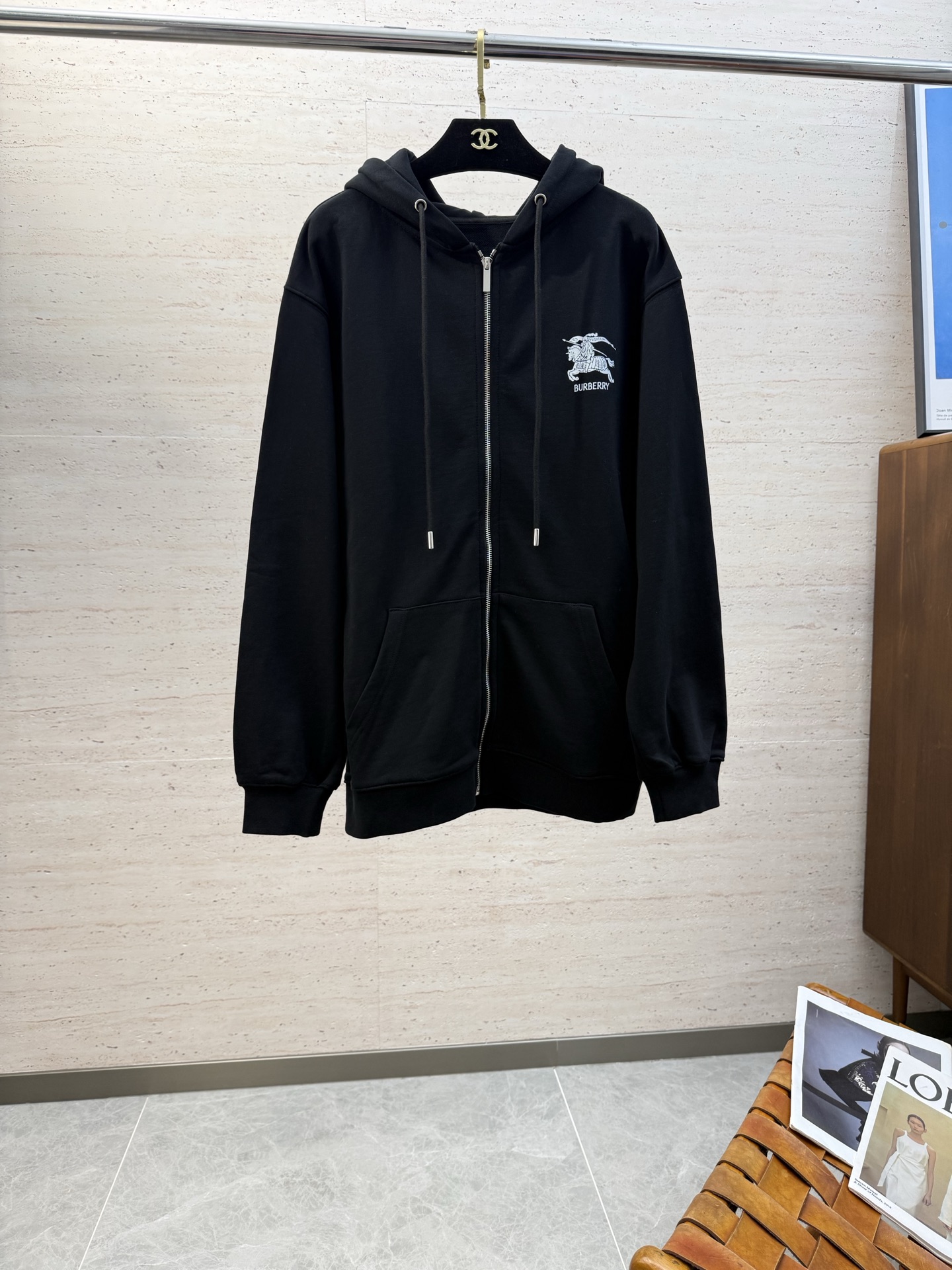 NO:653209,BUR25S new casual hooded sweatshirt jacket... An absolutely heavy-duty top-notch item, the color is a classic wardrobe infused with modern ideas... Very high-end texture, extremely wearable and extremely scratchy... Size M-3XL, burberry, hoodie, sweatshirts, jackets & coats, hats, alexander wang19860909BUR25S新款休闲连帽卫衣外套........一款绝对重工的顶级单品,颜色经典衣橱注入现代新意.......非常高档次的质地,实穿性极高 挺刮性极好..码数M-3XL,,burberry,hoodie,sweatshirts,jackets & coats,hats,alexander wang,Men's clothing