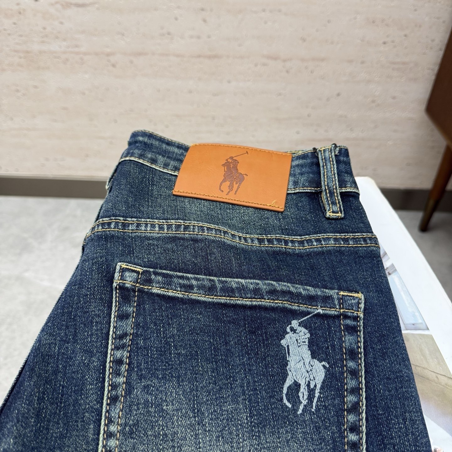 NO:653168,POLO25S autumn and winter men's straight jeans...Made of cotton denim fabric. The texture is soft but not sagging. It feels dry and tough. The classic iconic embossed logo and soul-like embellishment. All indicators are top-grade, which naturally brings an excellent upper body feel!  !  !  Code number 28-38,,jeans,alexander wang19860909POLO25S秋冬男士直筒牛仔裤…棉质牛仔面料打造 质地柔软又不失筋骨,手感干爽有韧性 经典的标志性浮雕徽标,灵魂般的点缀 各项指标皆为上品,自然带来极佳的上身体感！！！码数28-38,,jeans,alexander wang,Men's clothing