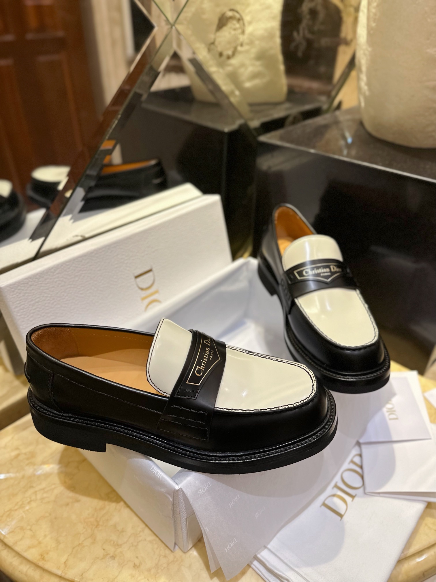 Como começar a vender réplica
 Dior Sapatos Loafers