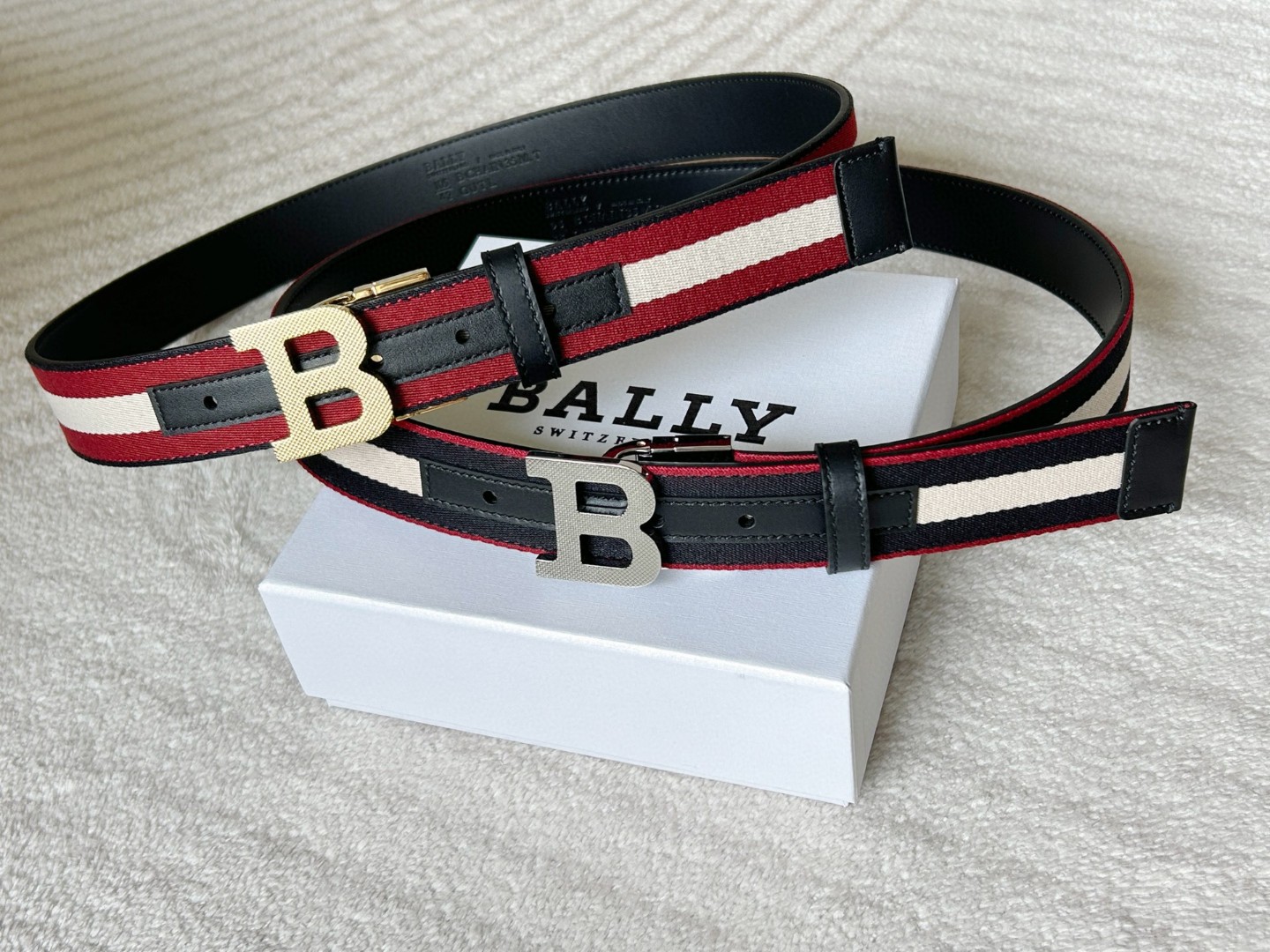 High-Quality Bally Men’s Recreational Belt with BBUCKLE Design and Silver Metal Detail