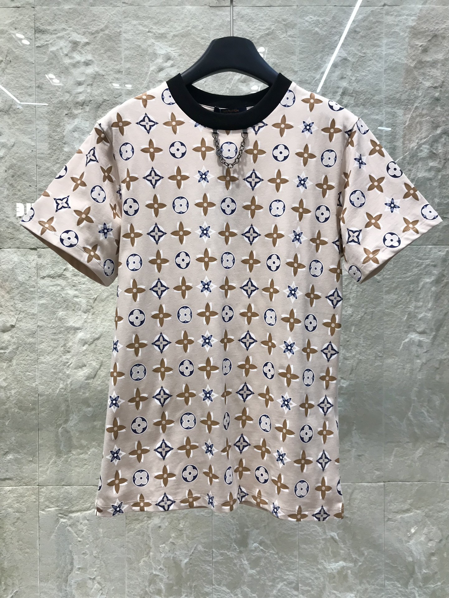 Louis Vuitton Violonme
 Vêtements T-Shirt Imprimé Collection printemps – été Manches courtes