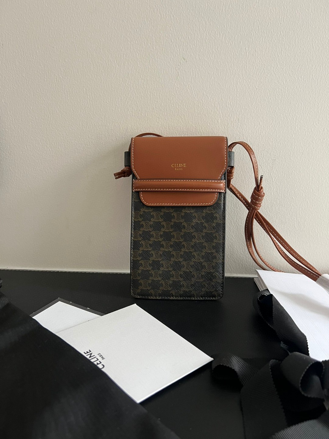 Celine imported top-layer tree paste leather from Italy, flexible leather, Arc de Triomphe presbyopic flip phone bag