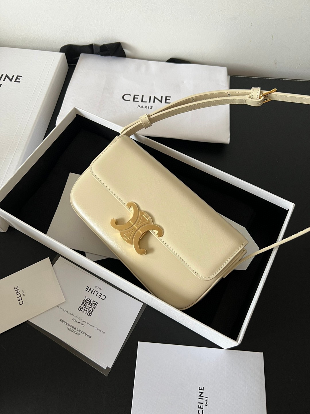 Celine Brand new real shot Imported original genuine grade~Natural hand-rubbed imported leather All steel hardware. Triomphe Shoulder Bag, made o