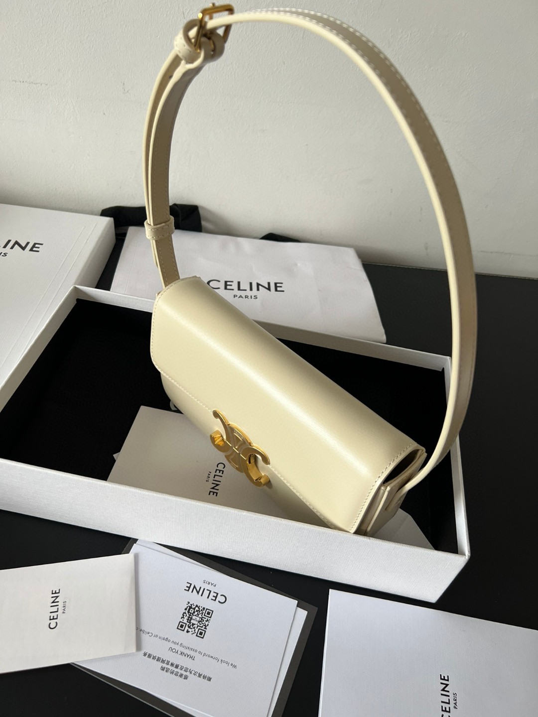 Celine Brand new real shot Imported original genuine grade~Natural hand-rubbed imported leather All steel hardware. Triomphe Shoulder Bag, made o