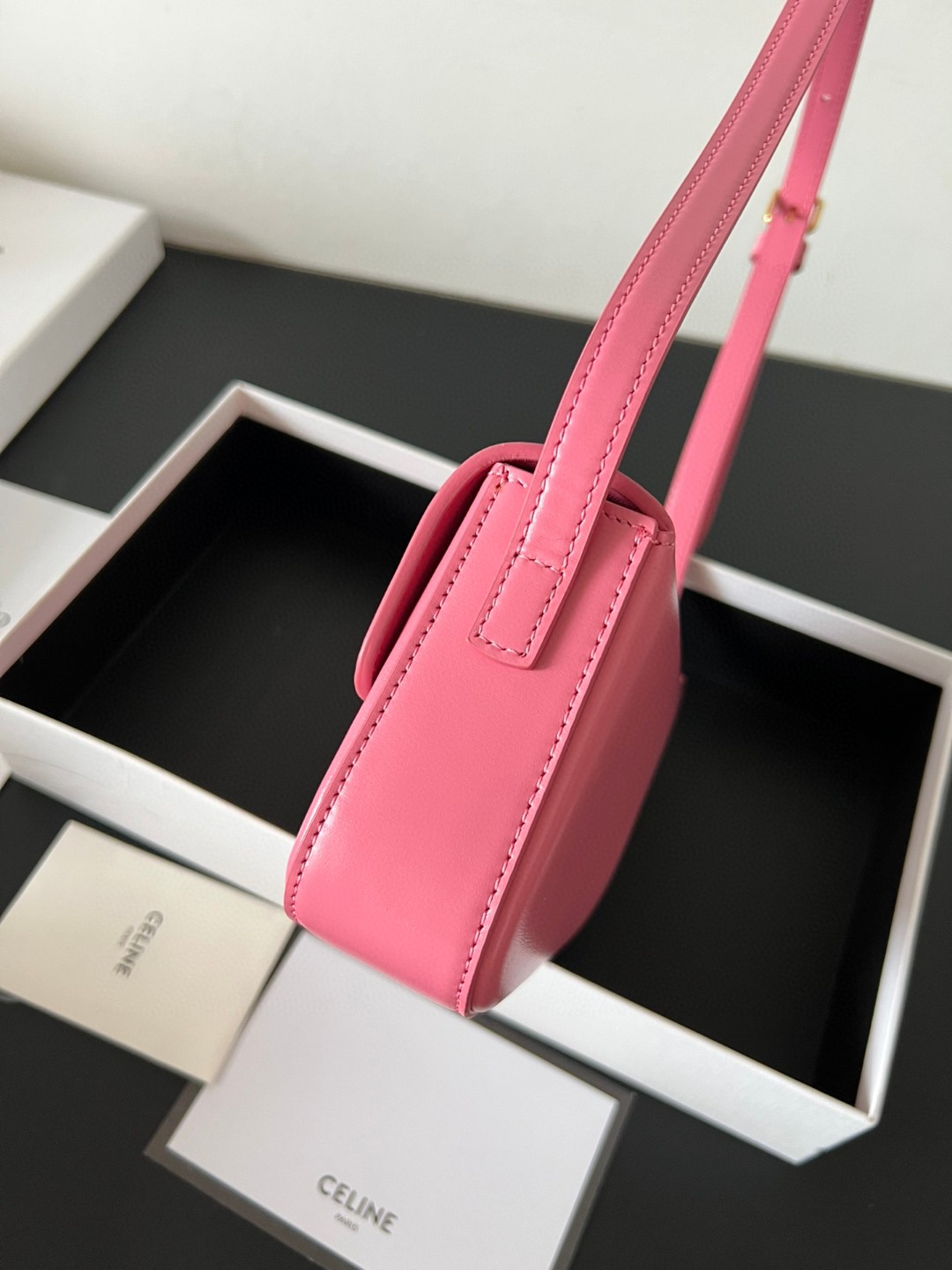 Celine Brand new real shot Imported original genuine grade~Natural hand-rubbed imported leather All steel hardware. Triomphe Shoulder Bag, made o