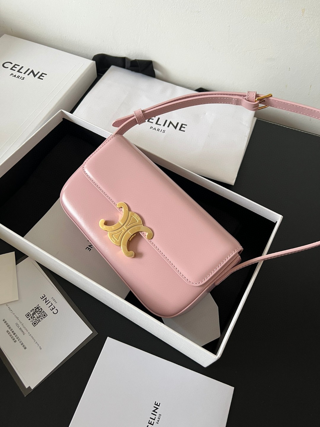 Celine Delivery, real shot, brand new shot Imported original factory genuine grade ~ natural hand-rubbed imported leather special grade all-steel
