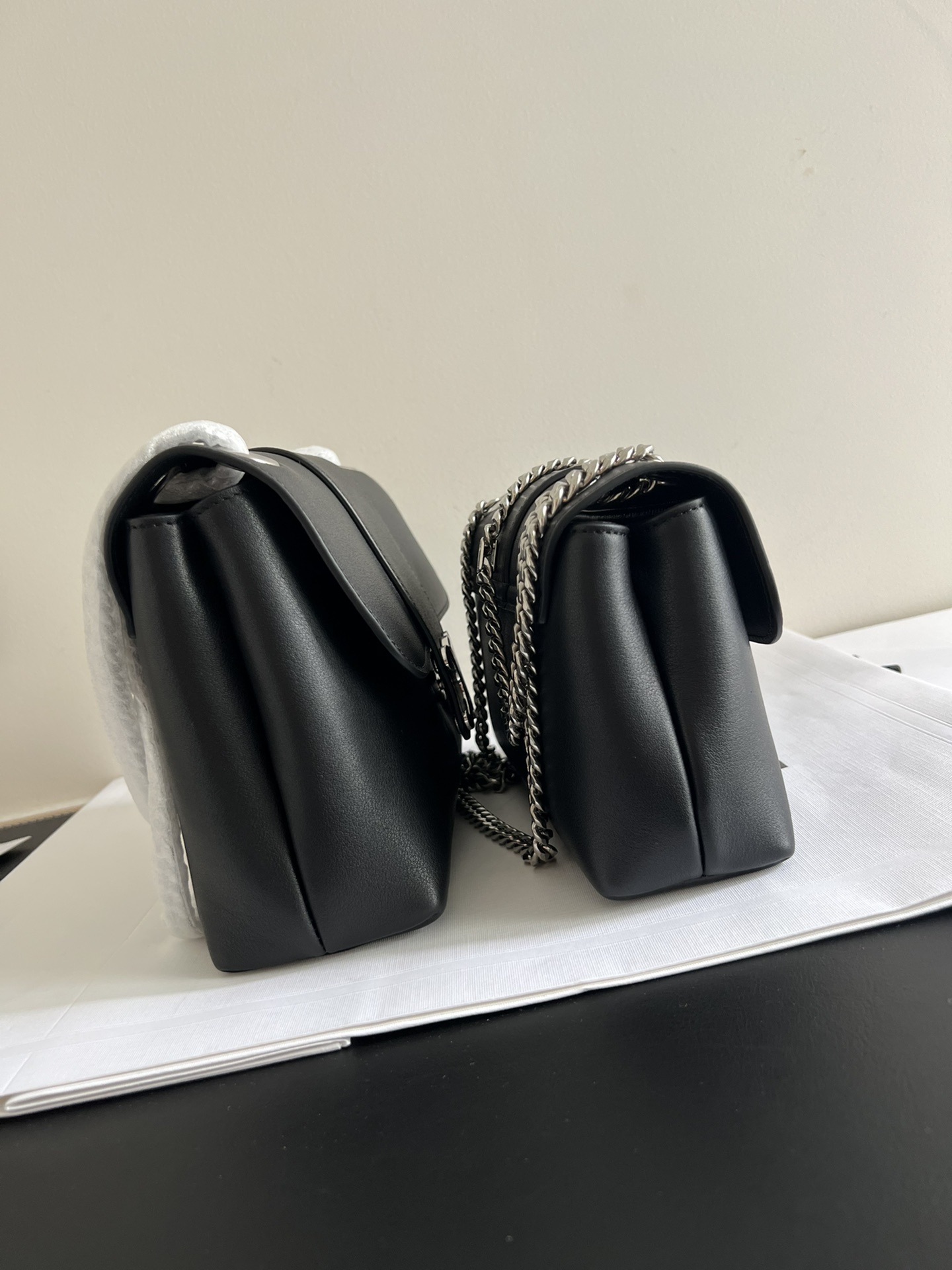 Celine 23cm and 25cm set pictures. Genuine special-grade all-steel, leather imported from ItalyExpensive sheepskin lining, hardware special-grade