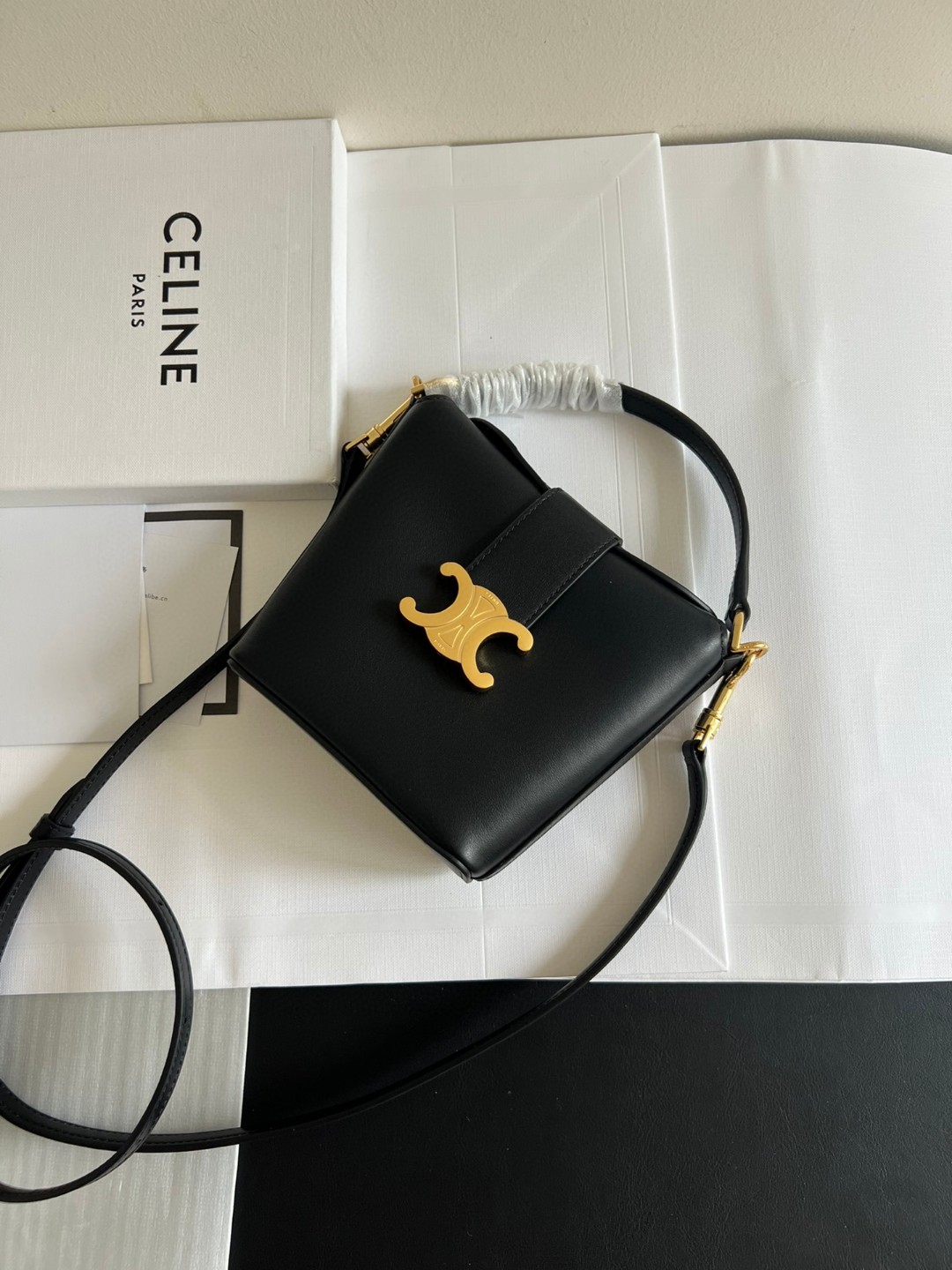 Authentic, Italian imported calfskinsheepskin lining, hardware special grade all-steel, Celine TRIOMPHE mini French fries bag