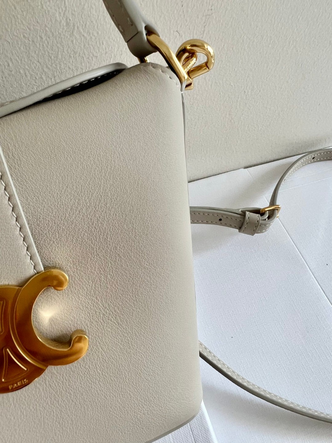 Authentic Italian imported fetal cowhidesheepskin lining, hardware special grade all-steel, Celine TRIOMPHE mini French fries bag