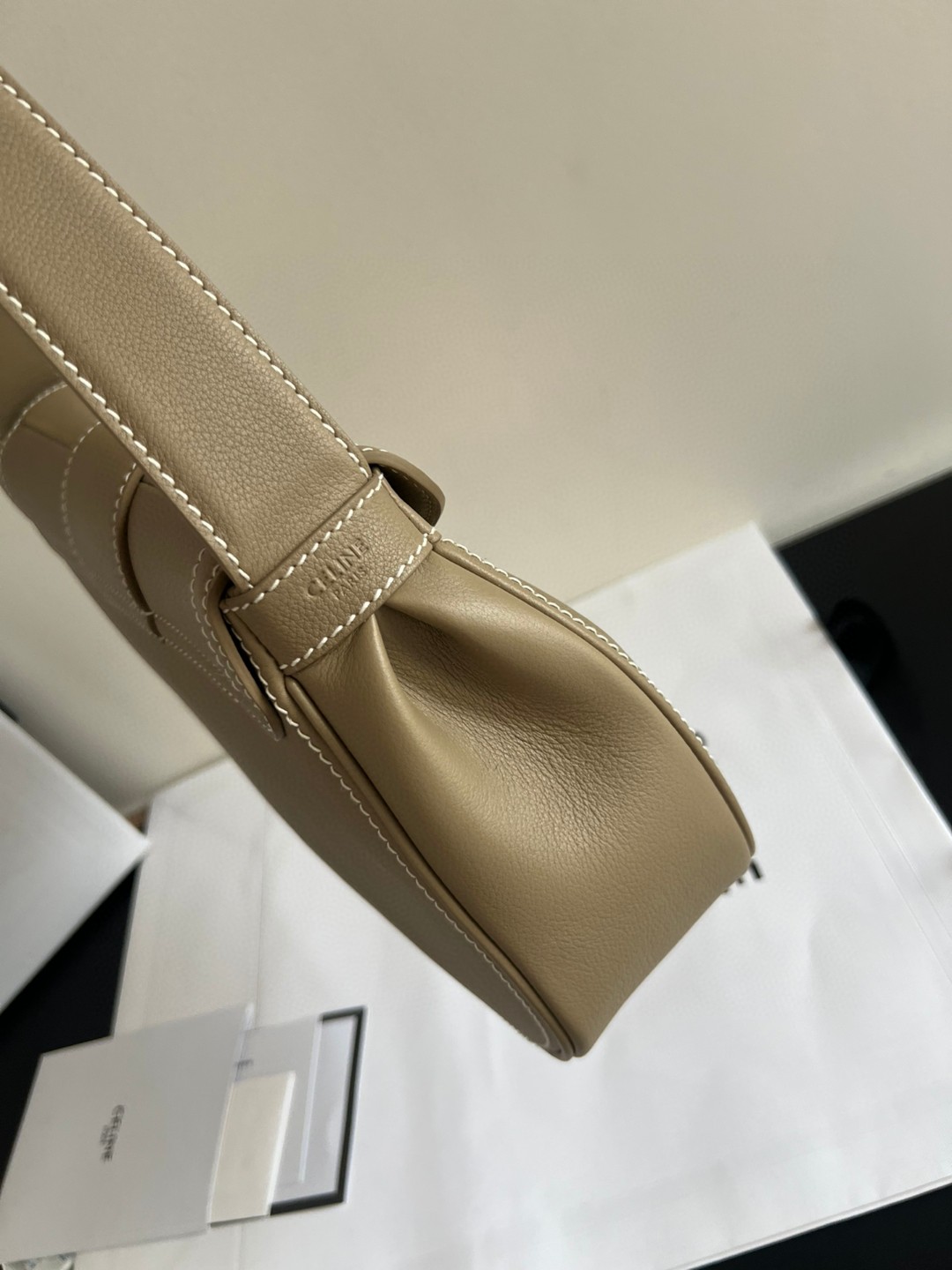 Celine Actual shot for more details|New product POLLY, imported genuine leather, calfskin imported from ItalyThick sheepskin inside, complete set