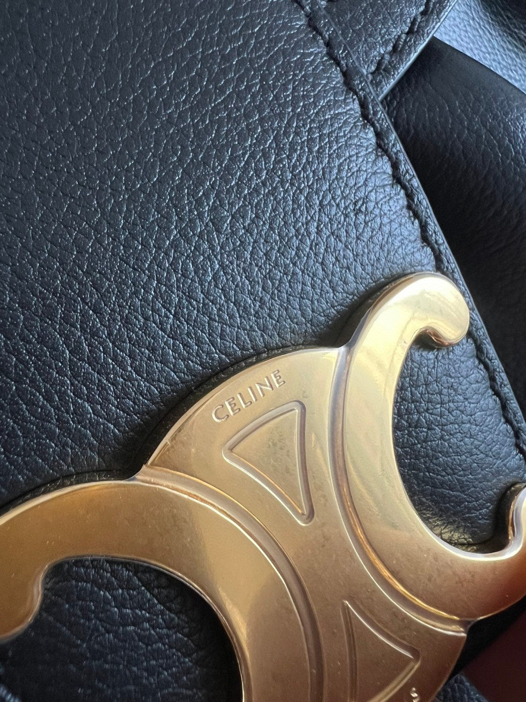 Celine The new product POLLY, imported authentic leather, imported Italian calfskin on the outside and thick sheepskin on the inside, with a comp