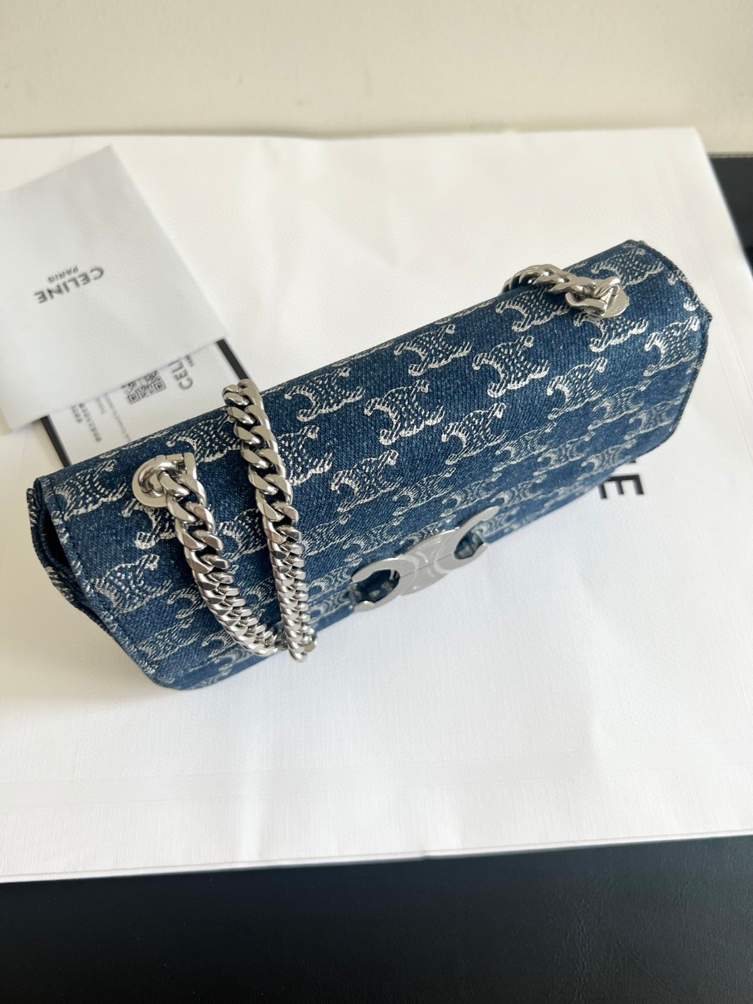 Celine Original factory-made denim chain armpit bag, genuine denim, all-steel hardware, the texture of the chain makes the whole bag feel more lu