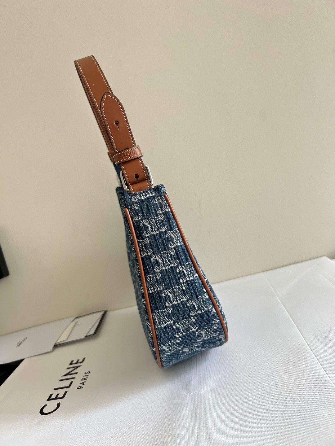 Celine Newly shot in denim, AVA underarm bag, imported Triumph old fabricsoriginal calfskin, exquisite large-scale details, rest assured order, p
