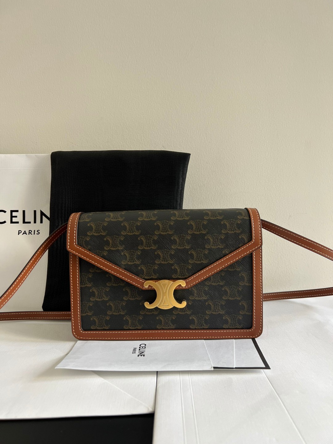 Celine Large original factory, special grade all steel, logo print with imported cowhide sheepskin lining, hardware all steel hand-held, shoulder