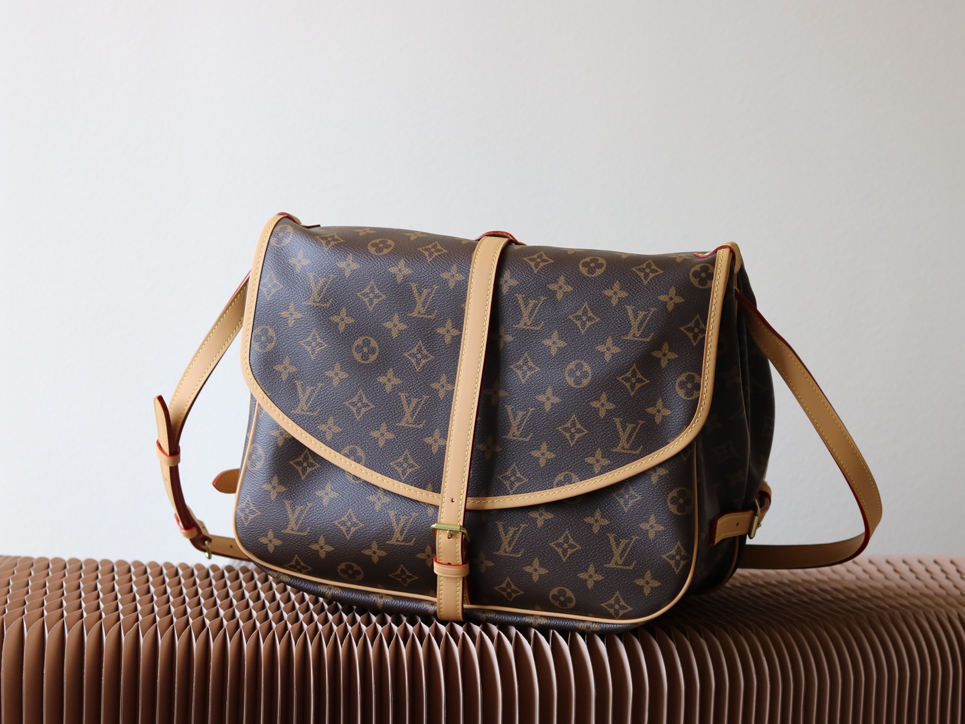 Louis Vuitton Saumur Messenger Bag, Monogram Canvas, Adjustable Strap,35 x 26 cm
