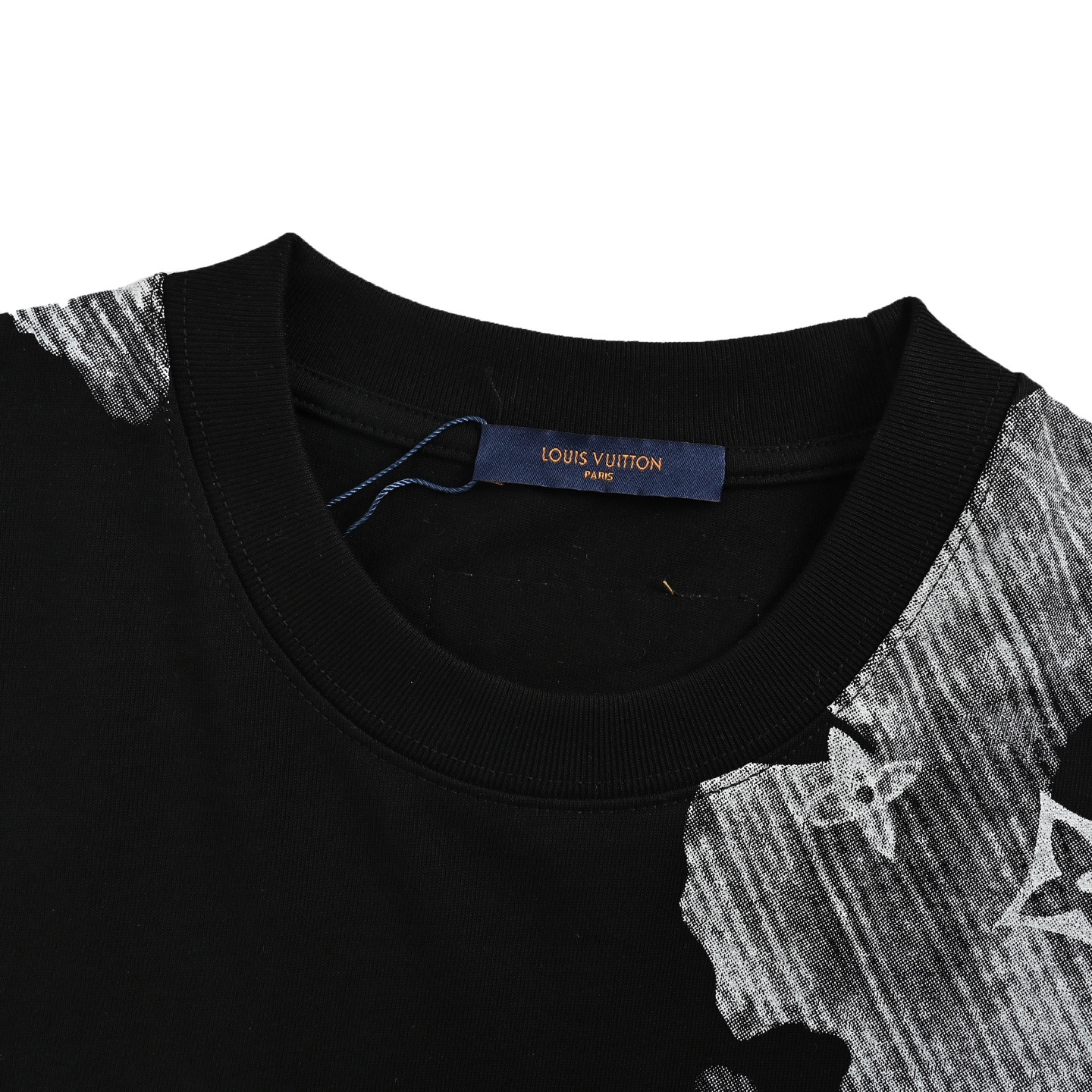 Louis Vuitton/路易威登 水墨晕染字母印花短袖-Chinese UA Cheap High Quatity Brand Clothes Bags handbags Sneakers wholesale wholesaler seller from China Factory suppliers Fashion Clothing Shoes best Quality Beautiful Price Louis Vuitton/路易威登 水墨晕染字母印花短袖