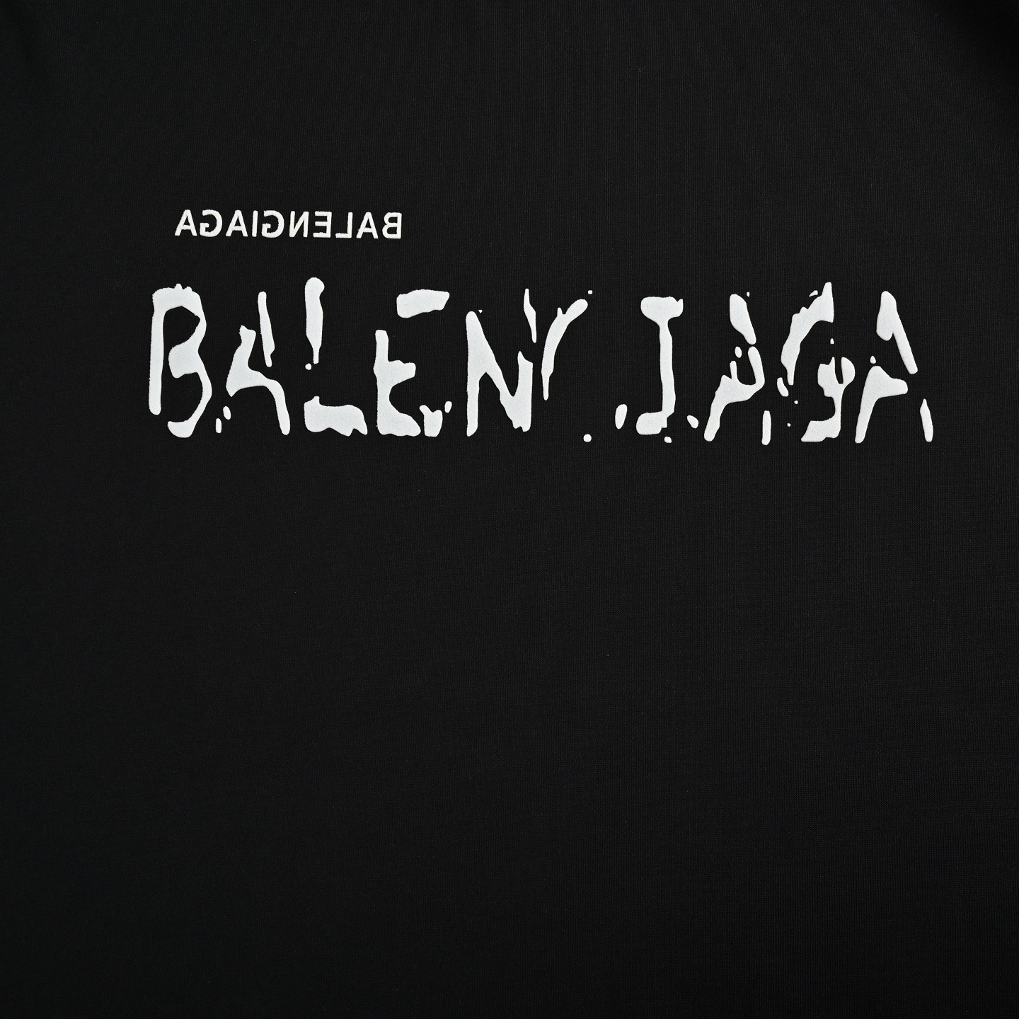 Balenciaga/巴黎世家 斑驳字母植绒印花短袖 黑色 白色