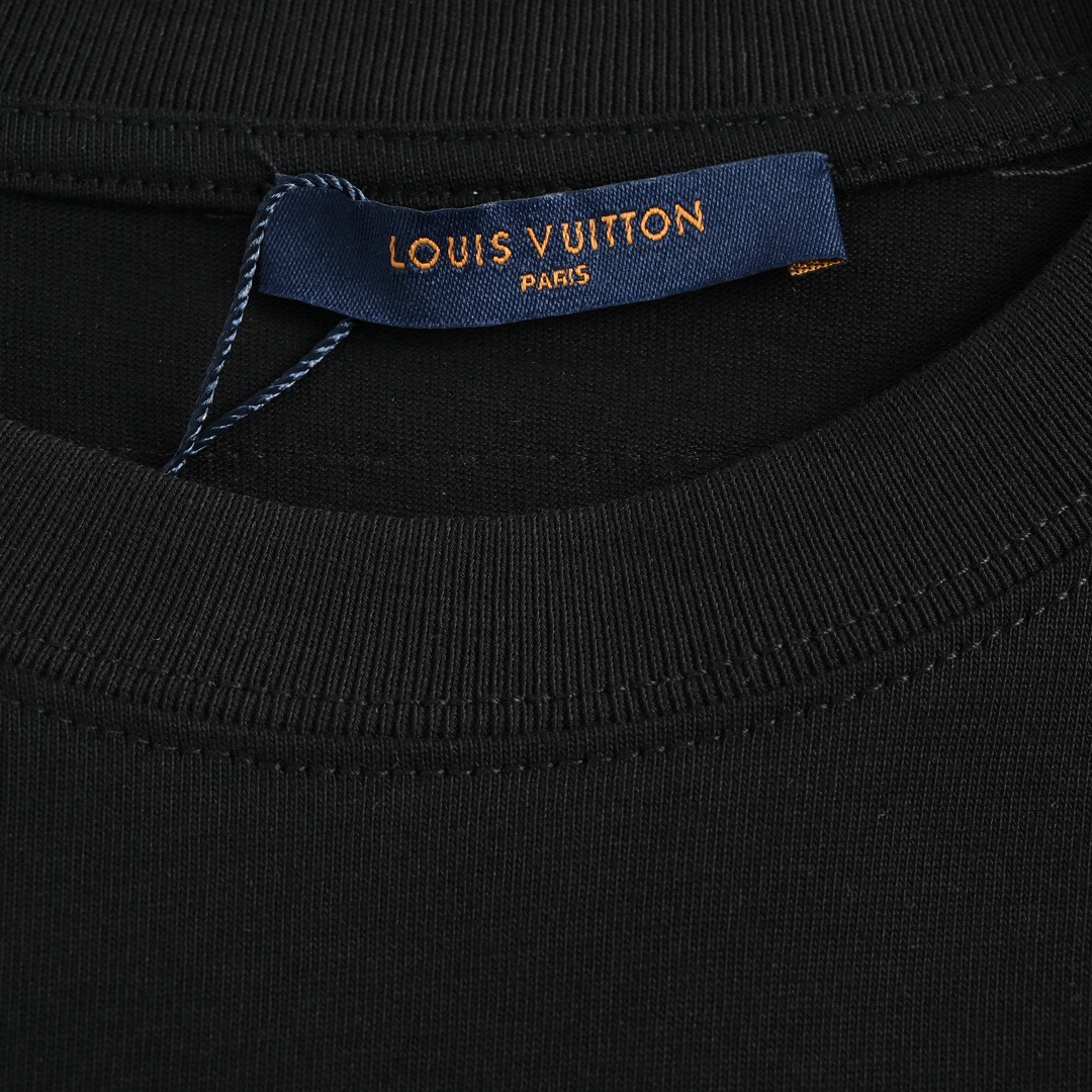 Louis Vuitton/路易威登 23ss 彩色字母几何印花短袖杏色 黑色-Chinese UA Cheap High Quatity Brand Clothes Bags handbags Sneakers wholesale wholesaler seller from China Factory suppliers Fashion Clothing Shoes best Quality Beautiful Price Louis Vuitton/路易威登 23ss 彩色字母几何印花短袖杏色 黑色