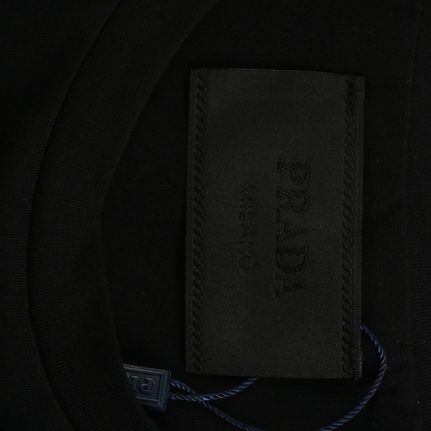 Prada/普拉达 袖子三角标口袋尼龙拼接短袖