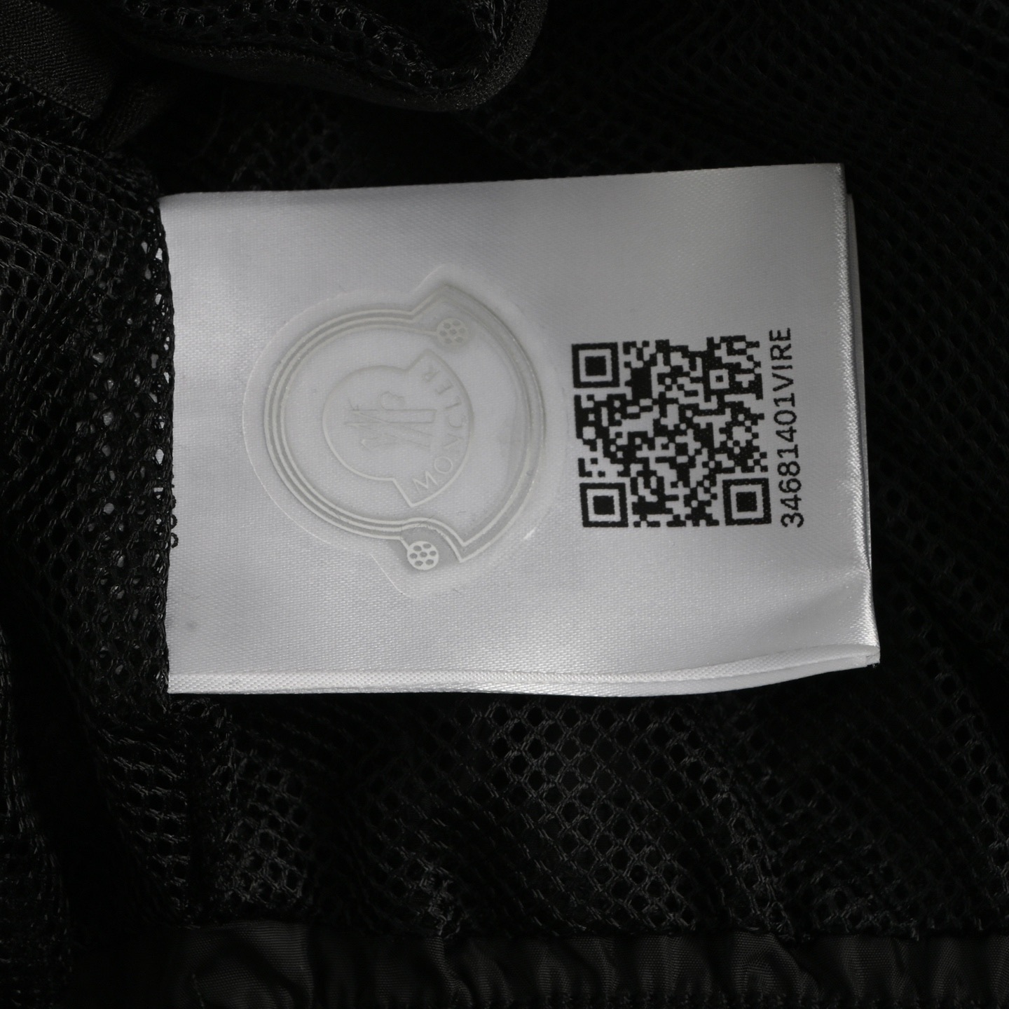 Moncler/蒙口 25ss 硅胶章仔尼龙短裤 后袋黑标运动短裤 黑色 藏蓝 墨绿 灰色