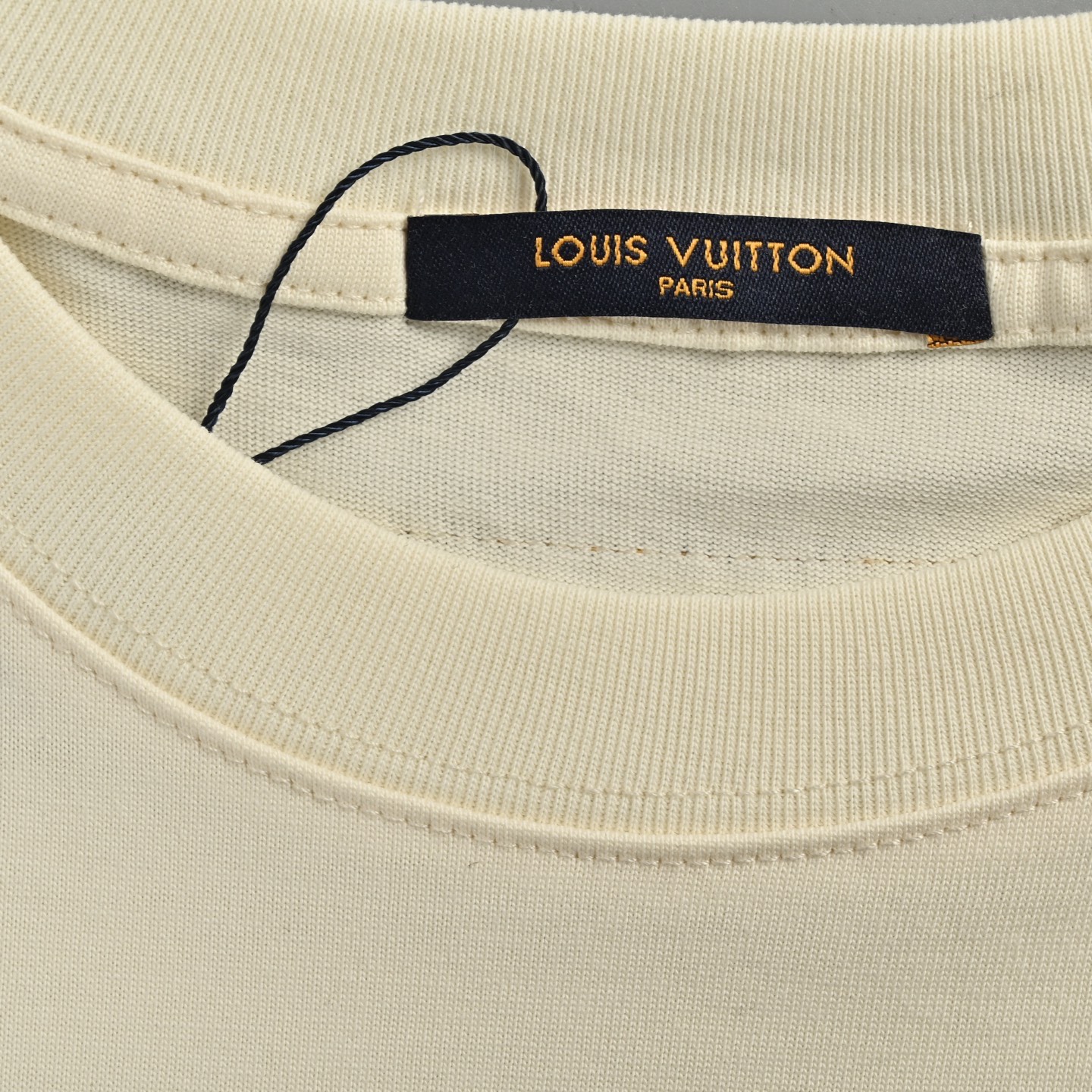 Louis Vuitton/路易威登 25ss 口袋皮标徽章短袖