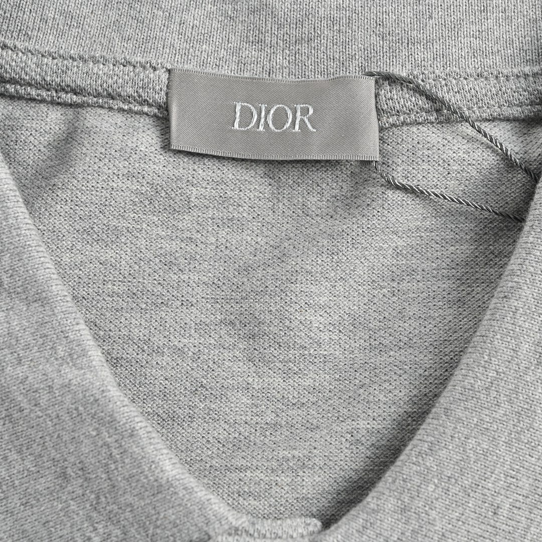 Dior/迪奥 22ss 刺绣云朵字母Polo短袖 Dior/迪奥22ss 刺绣云朵Polo短袖-Chinese UA Cheap High Quatity Brand Clothes Bags handbags Sneakers wholesale wholesaler seller from China Factory suppliers Fashion Clothing Shoes best Quality Beautiful Price Dior/迪奥 22ss 刺绣云朵字母Polo短袖 Dior/迪奥22ss 刺绣云朵Polo短袖