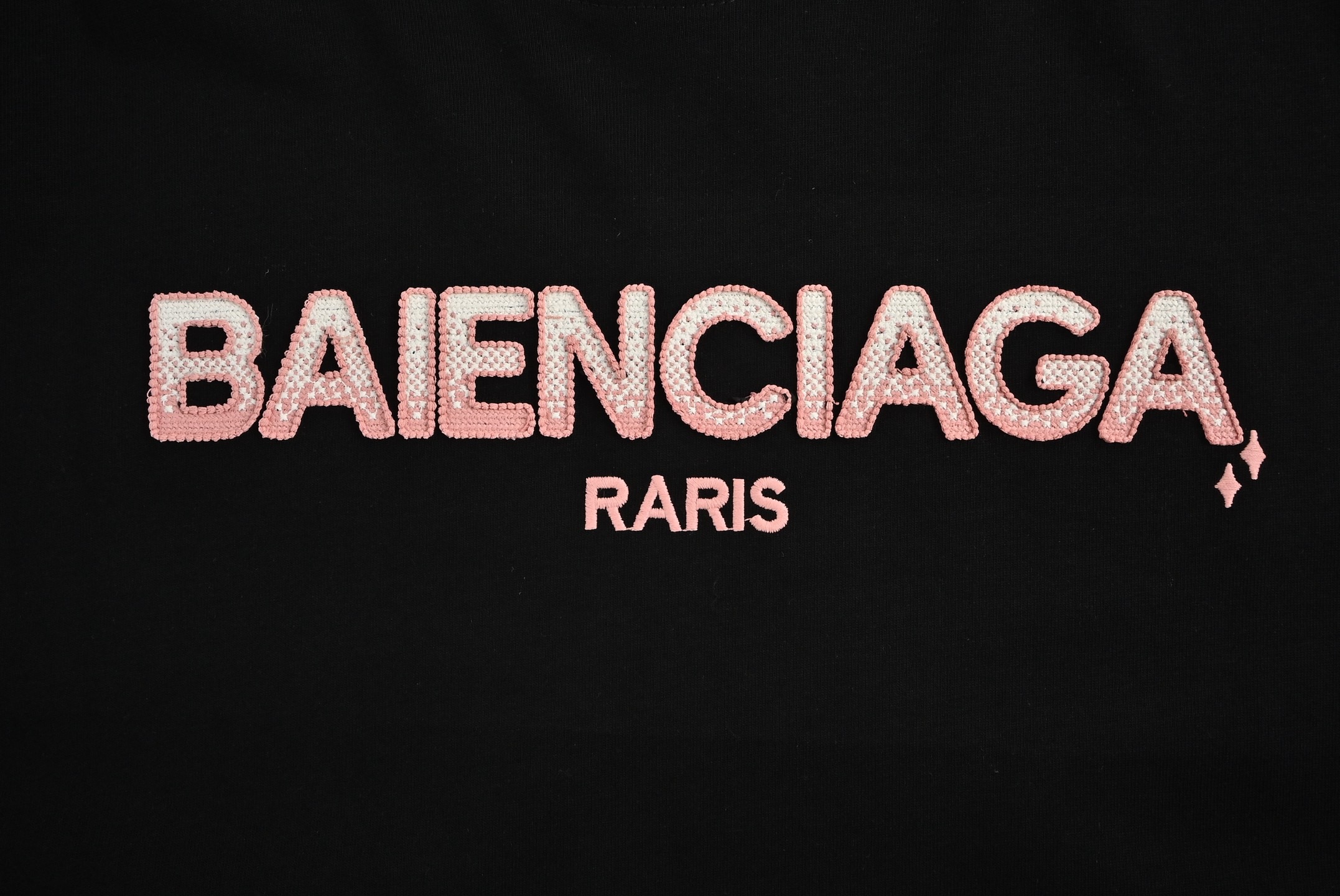 Balenciaga/巴黎世家 25ss 渐变字母刺绣短袖