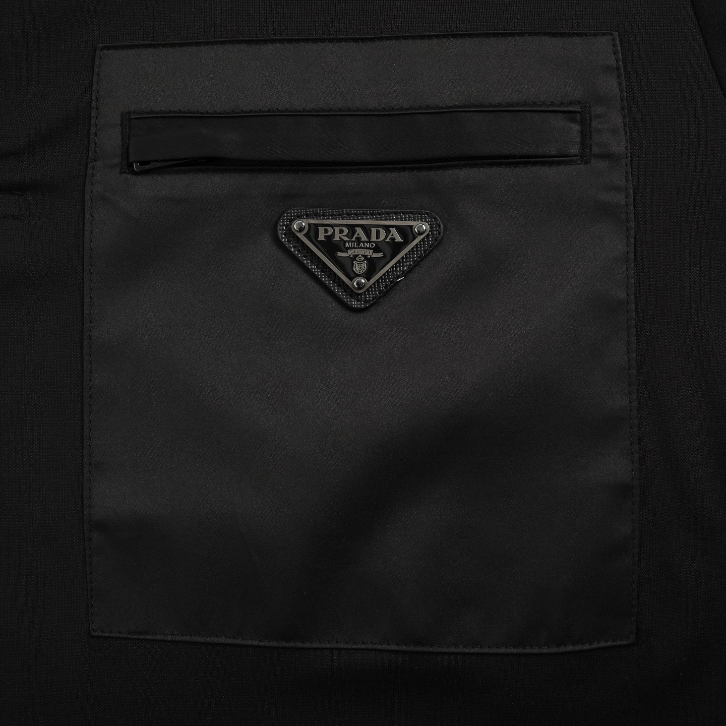 Prada/普拉达 25ss 三角标尼龙口袋拼接Polo短袖