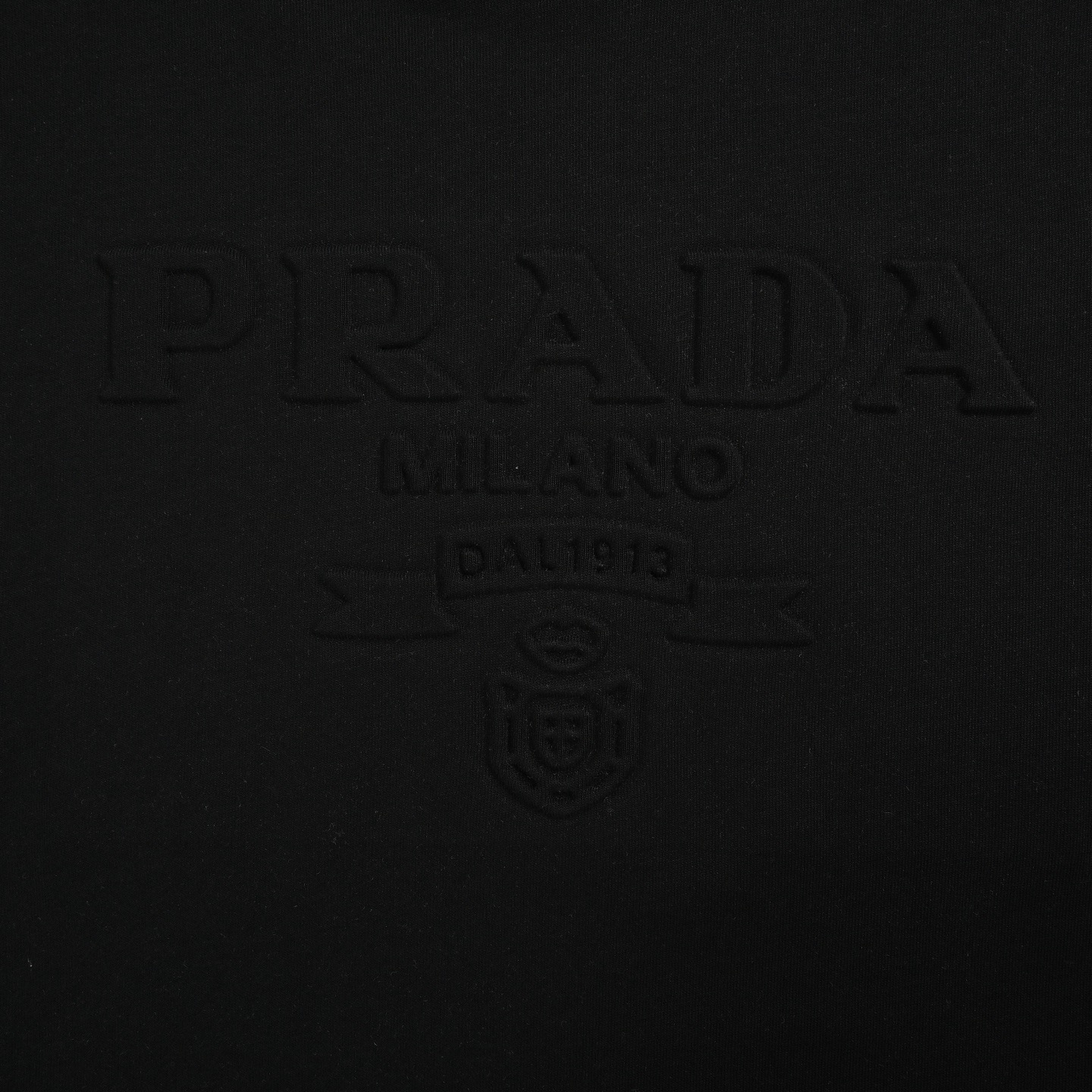 Prada/普拉达 浮雕压花logo短袖 立体压花胸口浮雕 3D立体 LOGO 高温压花-莆田鞋,莆田鞋货源,高仿鞋,高仿鞋货源,安福档口,莆田高仿鞋,莆田鞋批发,高仿鞋批发,莆田高仿运动鞋,高仿运动鞋,莆田运动鞋 Prada/普拉达 浮雕压花logo短袖 立体压花胸口浮雕 3D立体 LOGO 高温压花