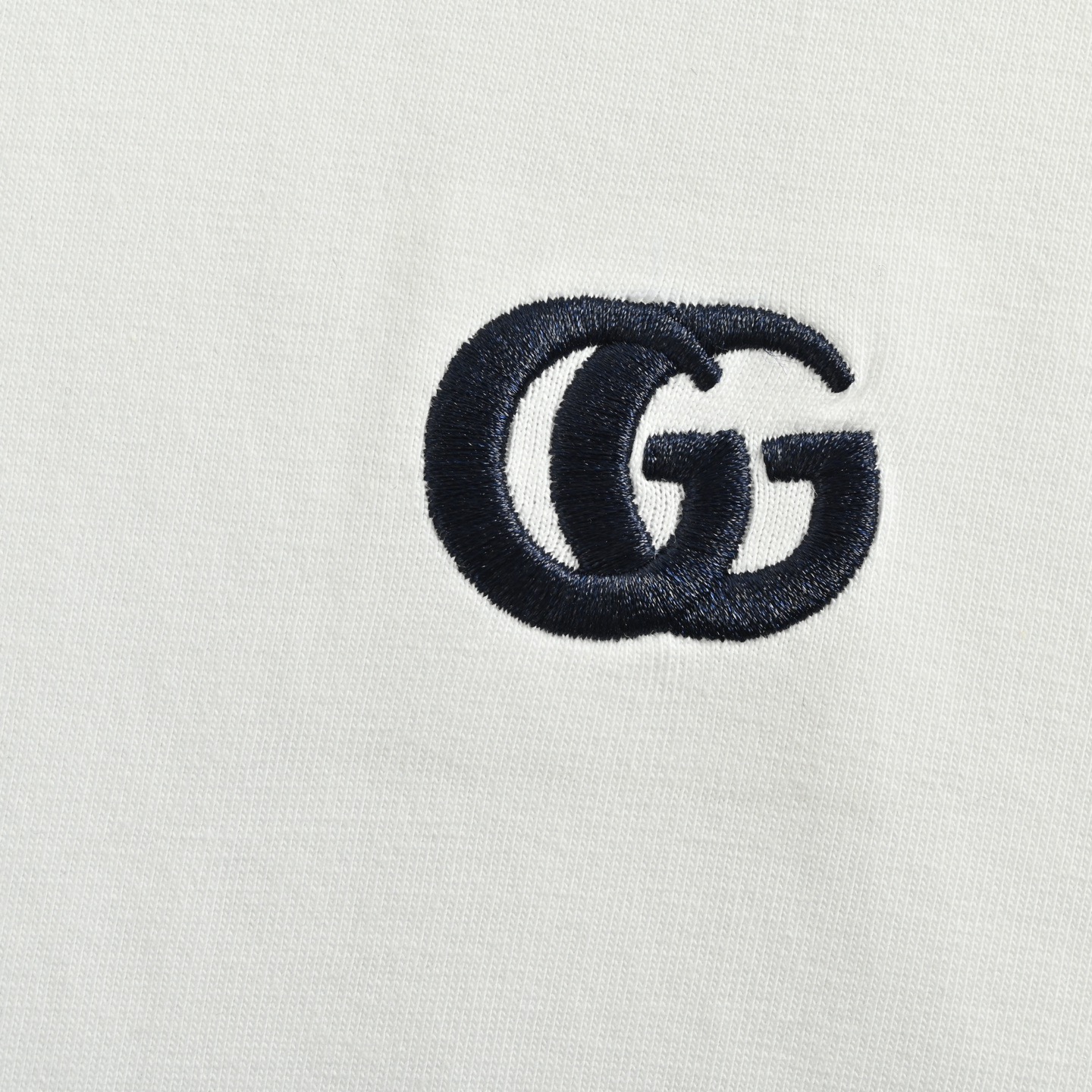 Gucci/古驰 25ss GG刺绣短袖 胸前双G高密立体刺绣logo