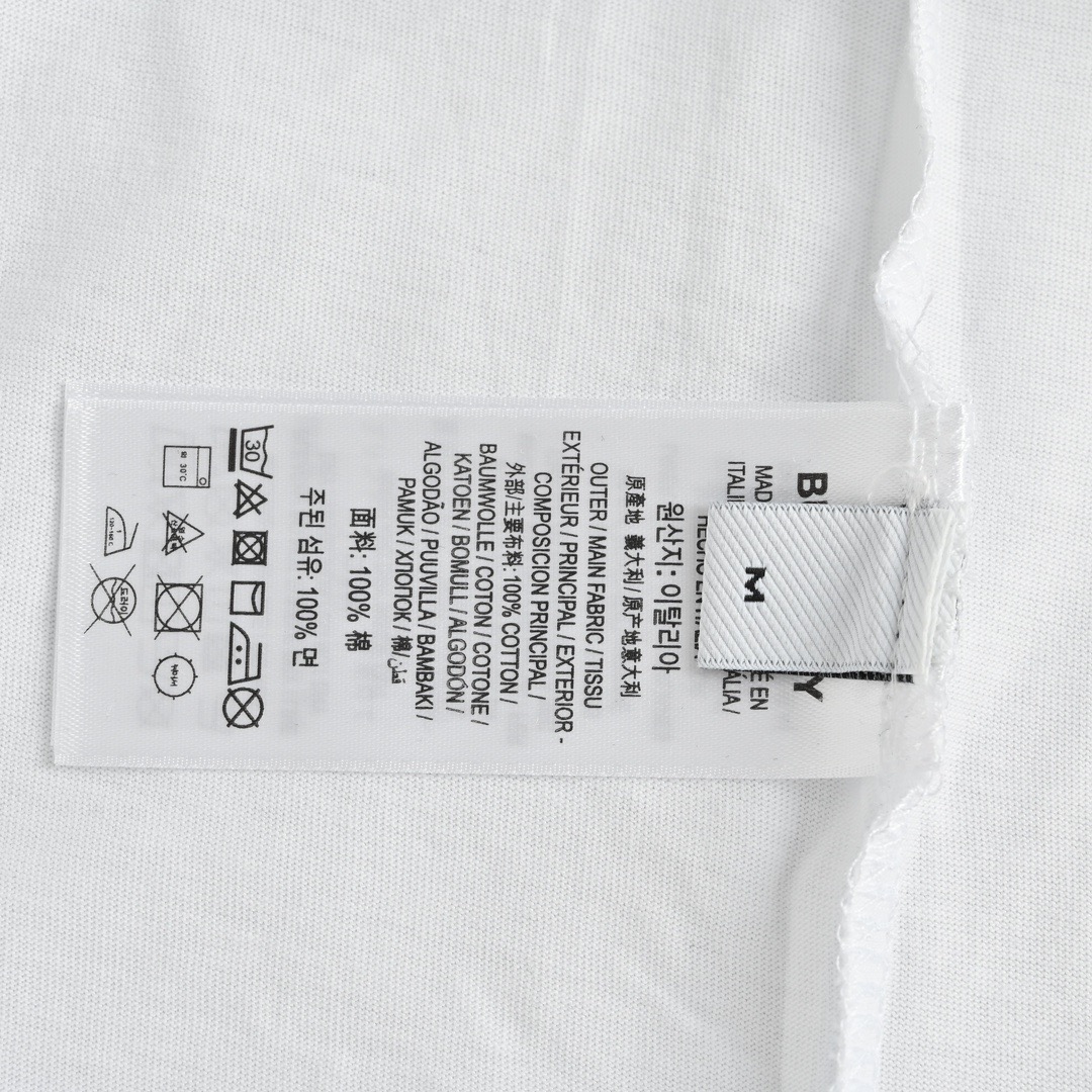 Burberry/巴宝莉 23ss 浮雕压花字母logo短袖