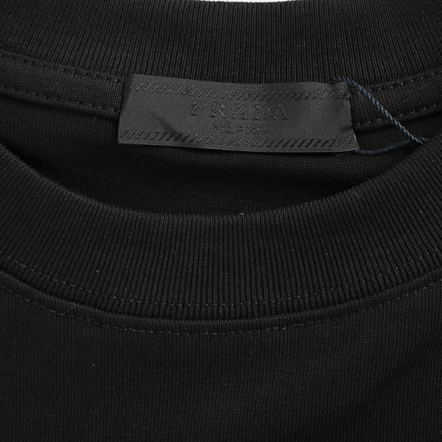 Prada/普拉达 25ss 阴影字母刺绣短袖