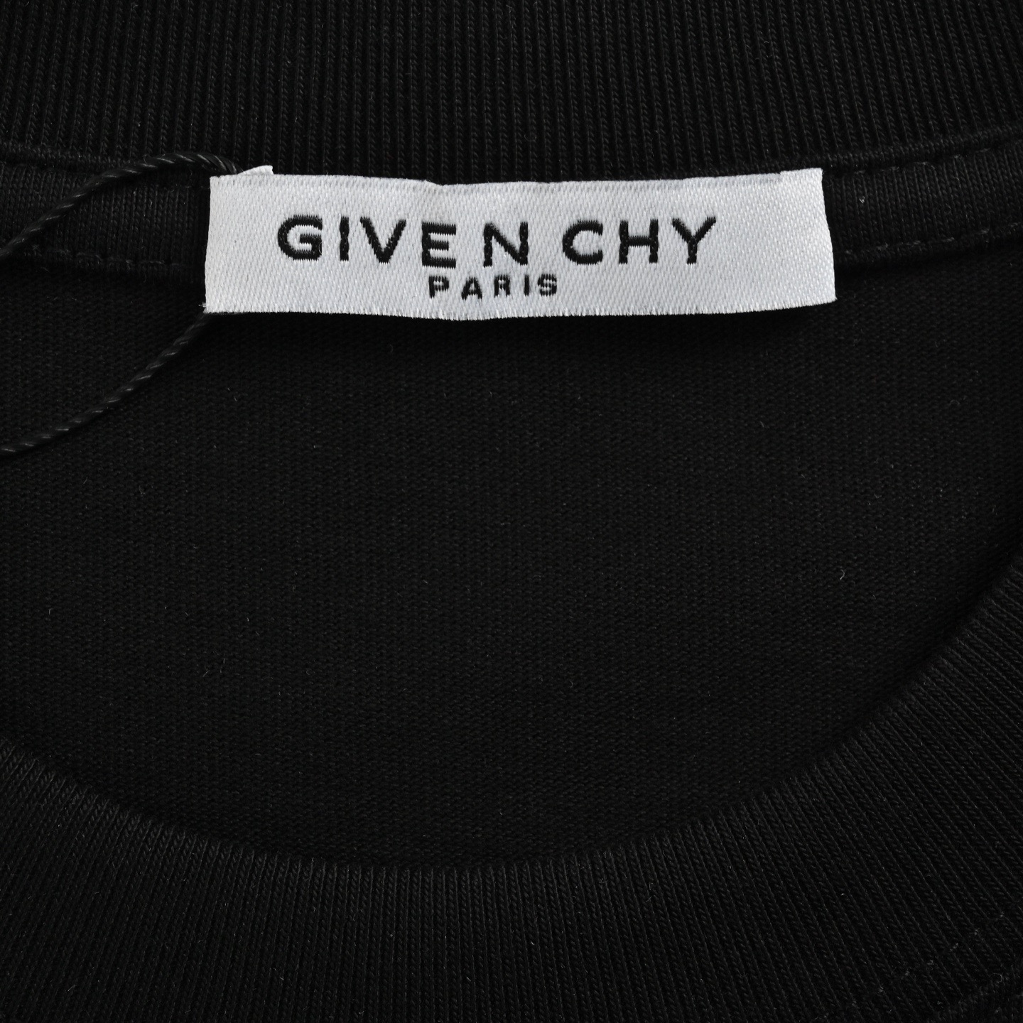 GIVENCHY/纪梵希 肩膀手绘字母印花短袖-Chinese UA Cheap High Quatity Brand Clothes Bags handbags Sneakers wholesale wholesaler seller from China Factory suppliers Fashion Clothing Shoes best Quality Beautiful Price GIVENCHY/纪梵希 肩膀手绘字母印花短袖