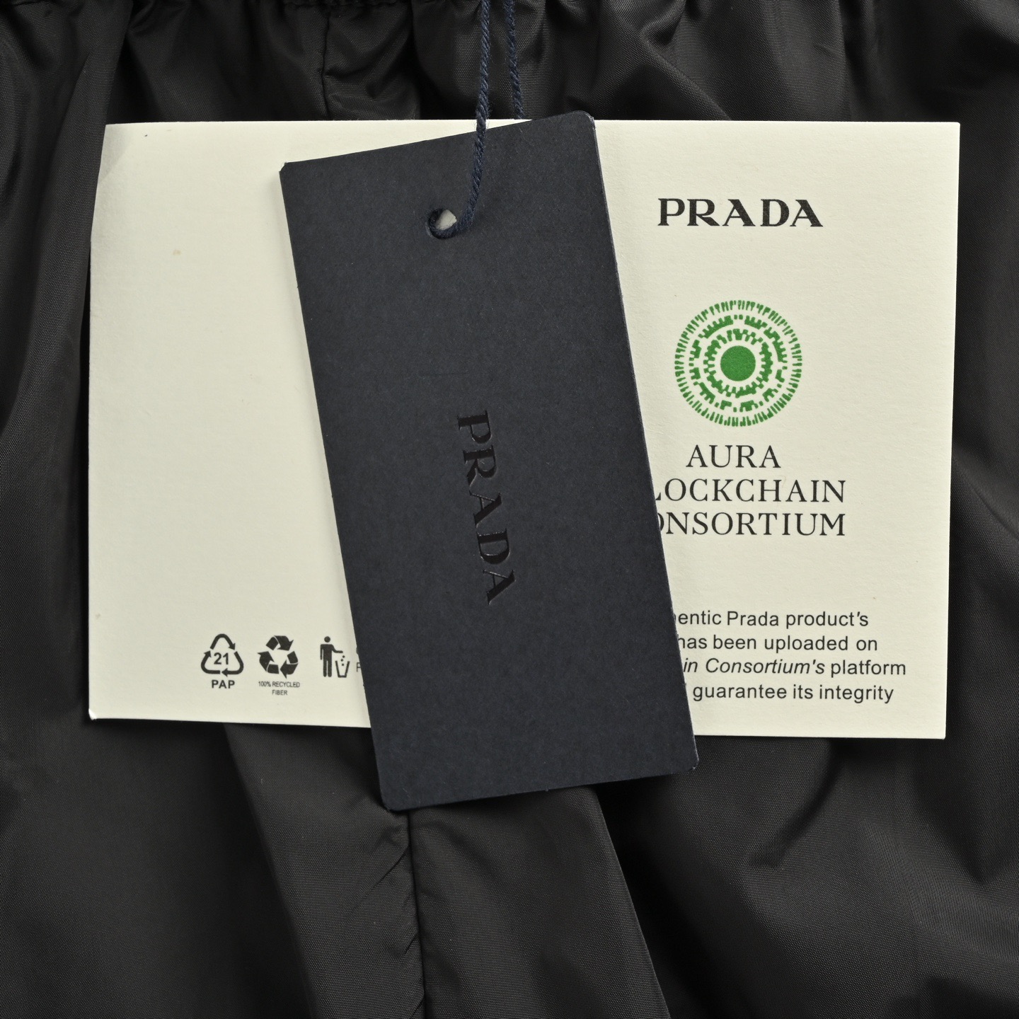 Prada/普拉达 25ss 经典三角标尼龙短裤