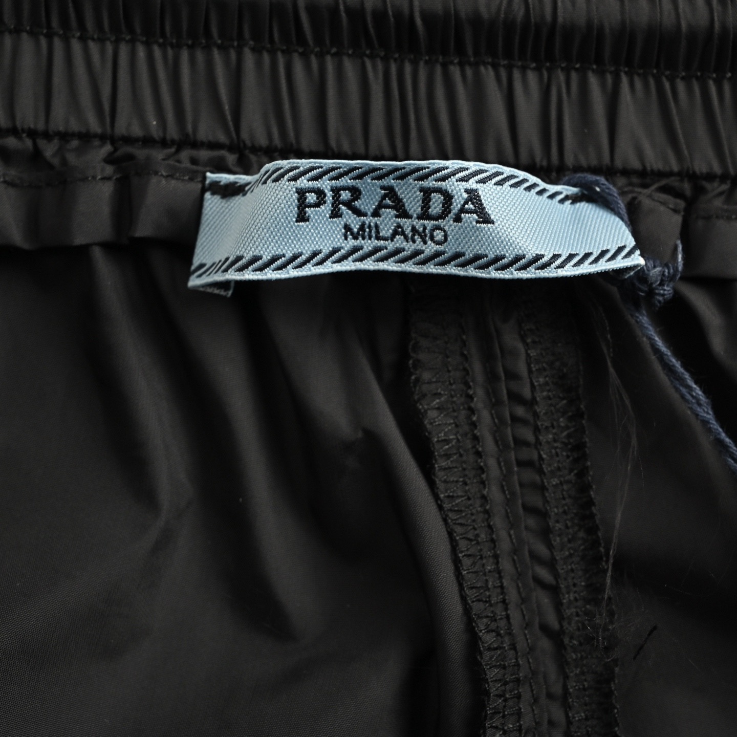 Prada/普拉达 25ss 经典三角标尼龙短裤
