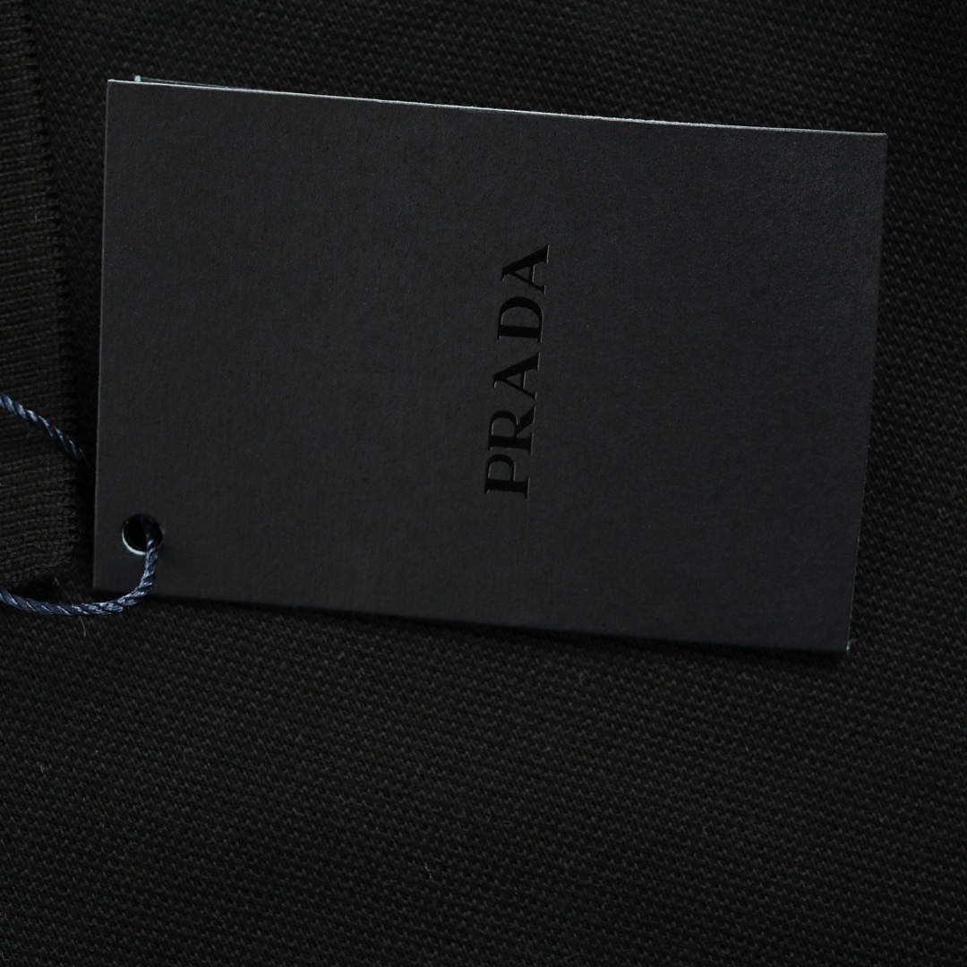 Prada/普拉达 24ss 红色饰条尼龙口袋Polo短袖 胸前经典红色皮标字母logo