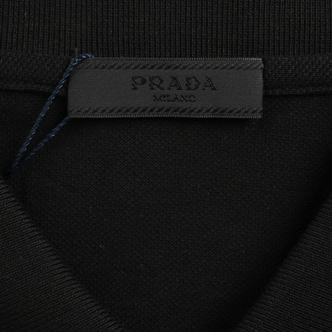 Prada/普拉达 24ss 红色饰条尼龙口袋Polo短袖 胸前经典红色皮标字母logo