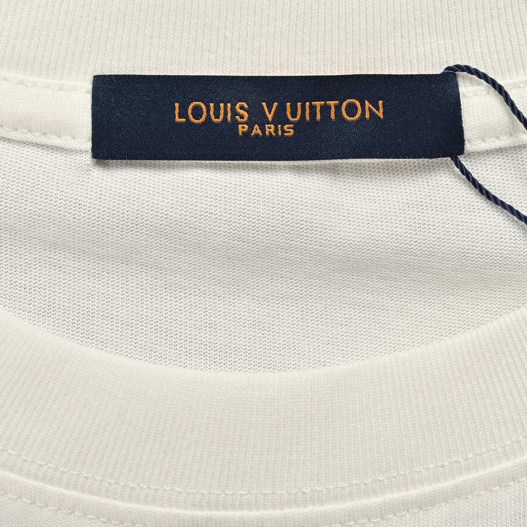 Louis Vuitton/路易威登 24ss 彩色项链吊坠短袖-Chinese UA Cheap High Quatity Brand Clothes Bags handbags Sneakers wholesale wholesaler seller from China Factory suppliers Fashion Clothing Shoes best Quality Beautiful Price Louis Vuitton/路易威登 24ss 彩色项链吊坠短袖