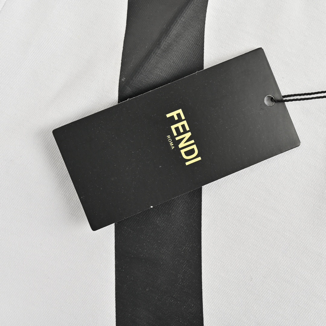 Fendi/芬迪 24ss 胸包印花短袖 黑 白
