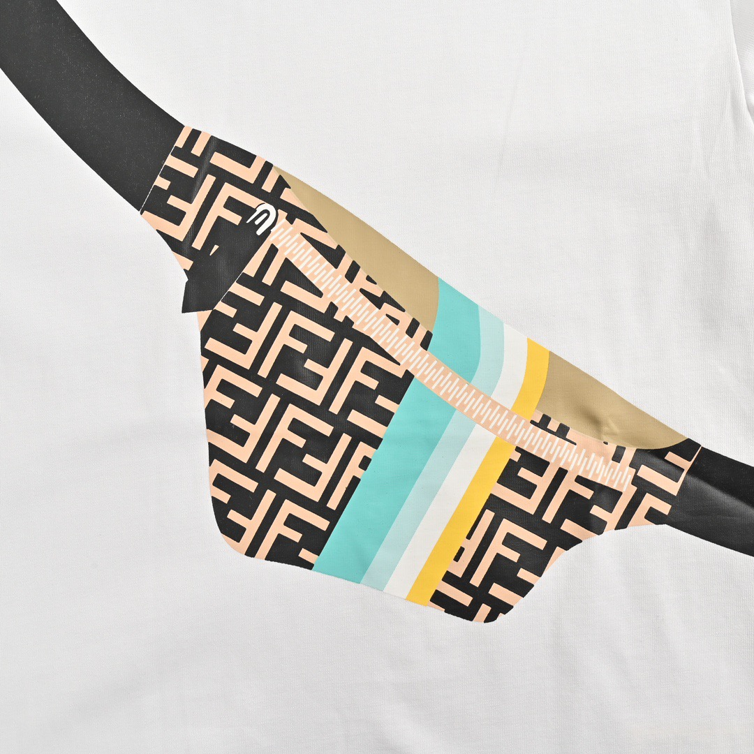 Fendi/芬迪 24ss 胸包印花短袖 黑 白