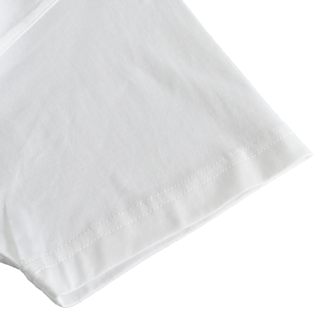 Burberry/巴宝莉 23ss 压胶字母小标印花短袖