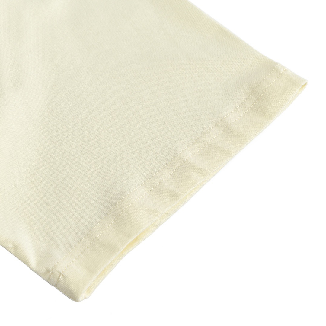 Gucci/古驰 23ss 涂鸦字母印花短袖 春夏新款 字母印花圆领短袖 黑/杏