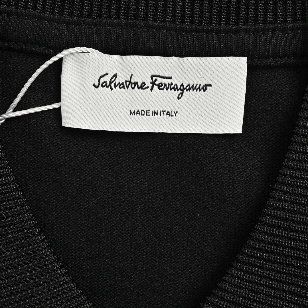 Ferragamo/菲拉格慕 24ss 胸口刺绣字母小标Polo短袖