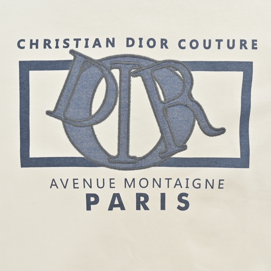 Dior/迪奥 24ss 贴布刺绣字母短袖 此款T恤饰以Dior Charm标志贴布刺绣和印花