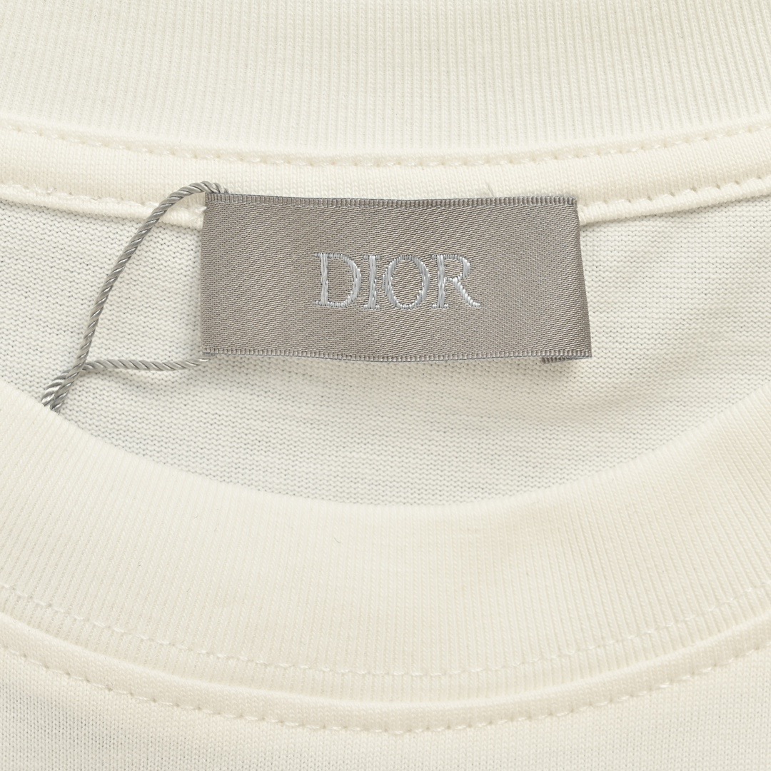 Dior/迪奥 24ss 贴布刺绣字母短袖 此款T恤饰以Dior Charm标志贴布刺绣和印花