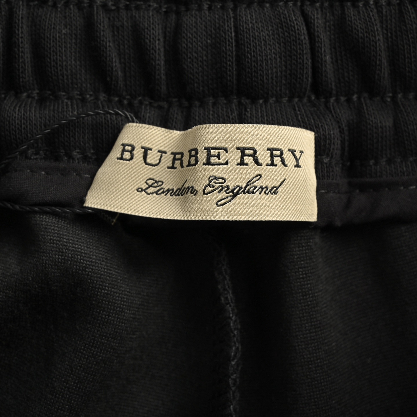 Burberry/25ss 战马贴布压胶字母短裤 巴宝莉爆款短裤 黑 杏
