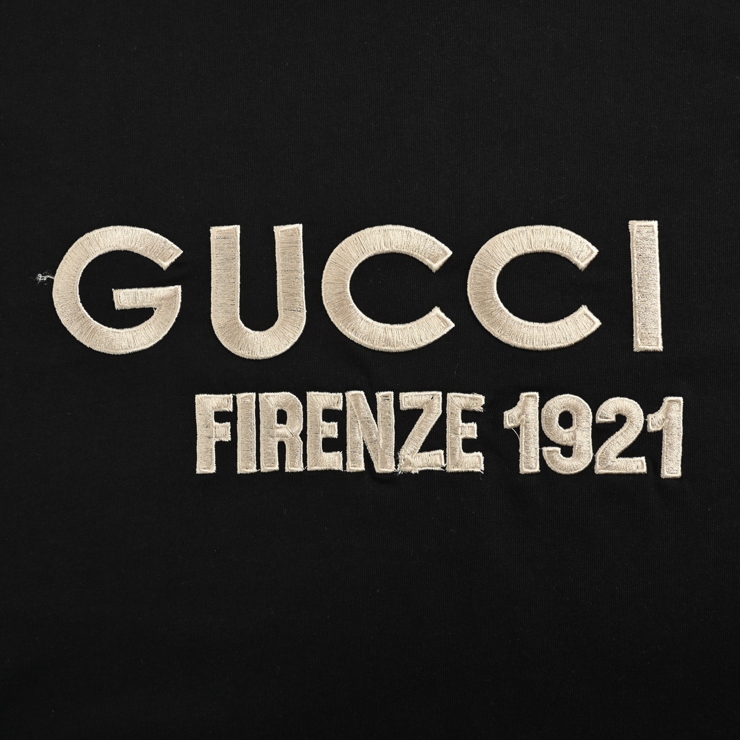 Gucci/古驰 字母刺绣短袖 杏色 黑色