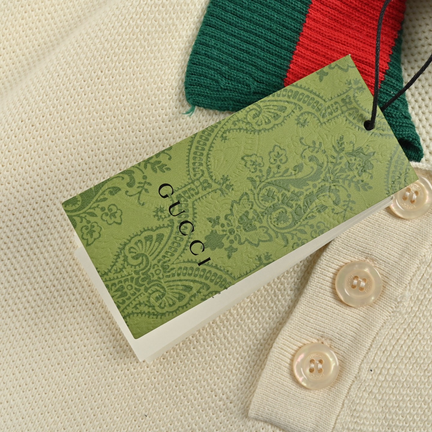 Gucci/古驰 胸口双G刺绣拼接Polo针织短袖 象牙白色针织棉 红蓝嵌花 互扣式双G刺绣贴饰