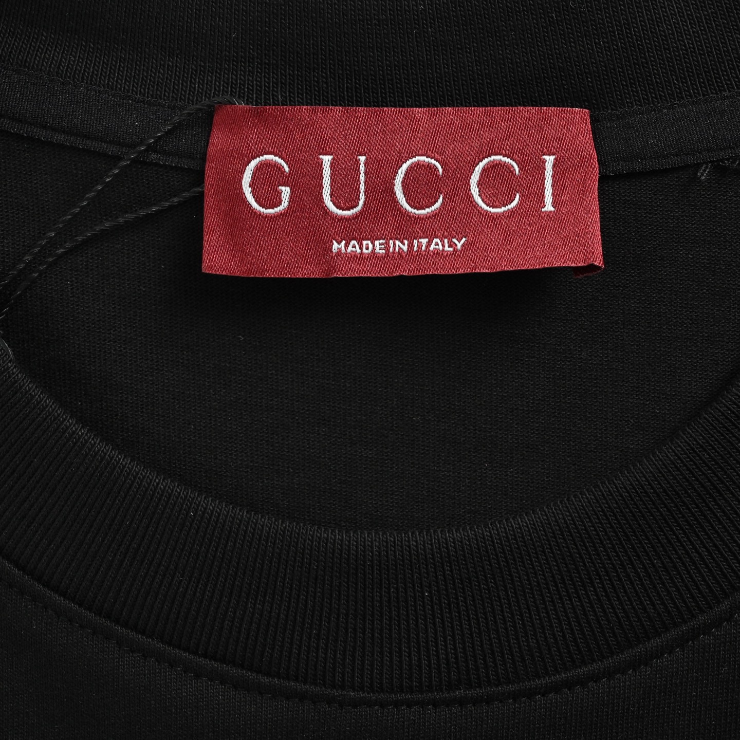Gucci/古驰 25ss 胸口字母徽章印花短袖 黑色 白色